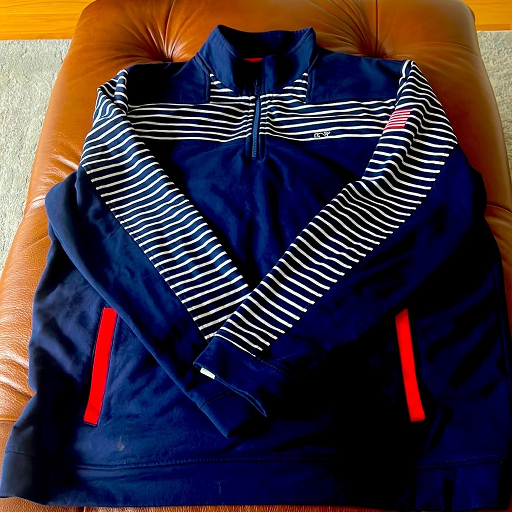 Vineyard Vines Pullover. XL. American Flag on sleeve. Cotton Blend.